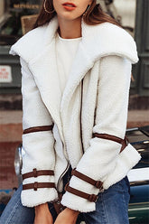 Chaqueta peluda tipo parka con cuello vuelto y faja